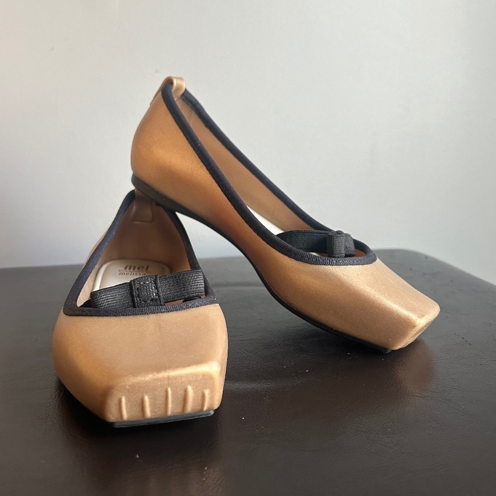 Mel by Melissa Little Girls Gold Glitter and Black Bow Jelly Flat Ballet Shoes